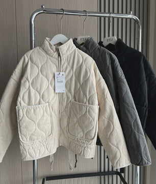 Gewatteerde Dames Jas met Hoge Kraag en Grote Zakken - Vintage Stijl