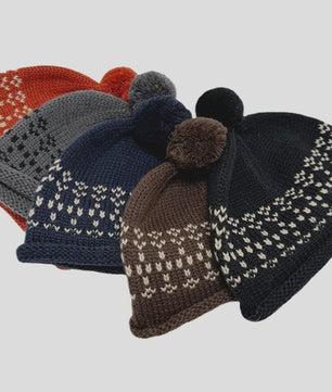 Dames Muts met Fair Isle Patroon, Pompon en Omgeslagen Boord - Warm & Stijlvol