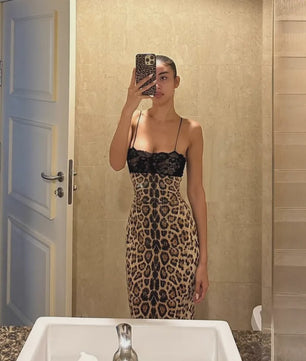 Luxe Leopard Print Jurk met Kant en Pailletten - Feestelijk & Sexy
