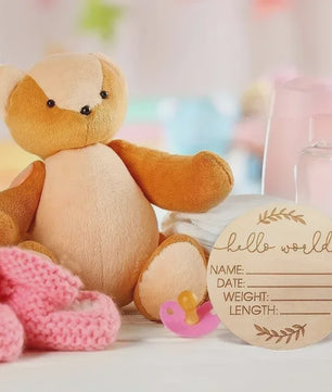 Houten Geboorte Aankondiging Bordje 'Hello World' - Fotoprop & Kraamcadeau