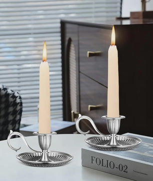 Vintage Metalen Kandelaar met Handvat - Stijlvolle Kaarsenhouder voor Huisdecoratie & Feesten