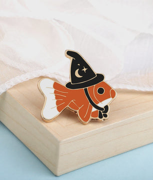 Grappige Vis Broche met Tovenaarshoed - Emaille Speld voor Dames, Heren & Kinderen