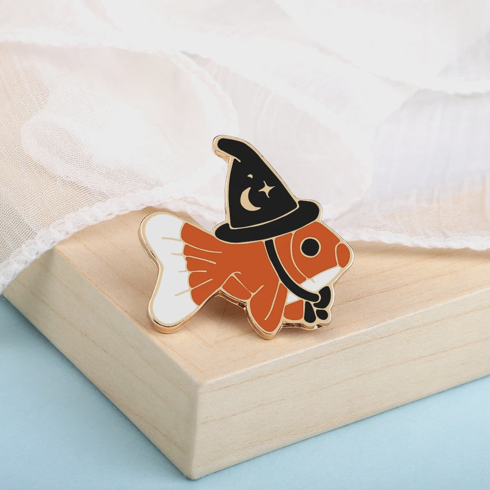 Grappige Vis Broche met Tovenaarshoed - Emaille Speld voor Dames, Heren & Kinderen