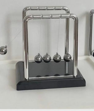Newton's Cradle: Wetenschappelijk Pendel Speelgoed voor Bureau & Stressverlichting