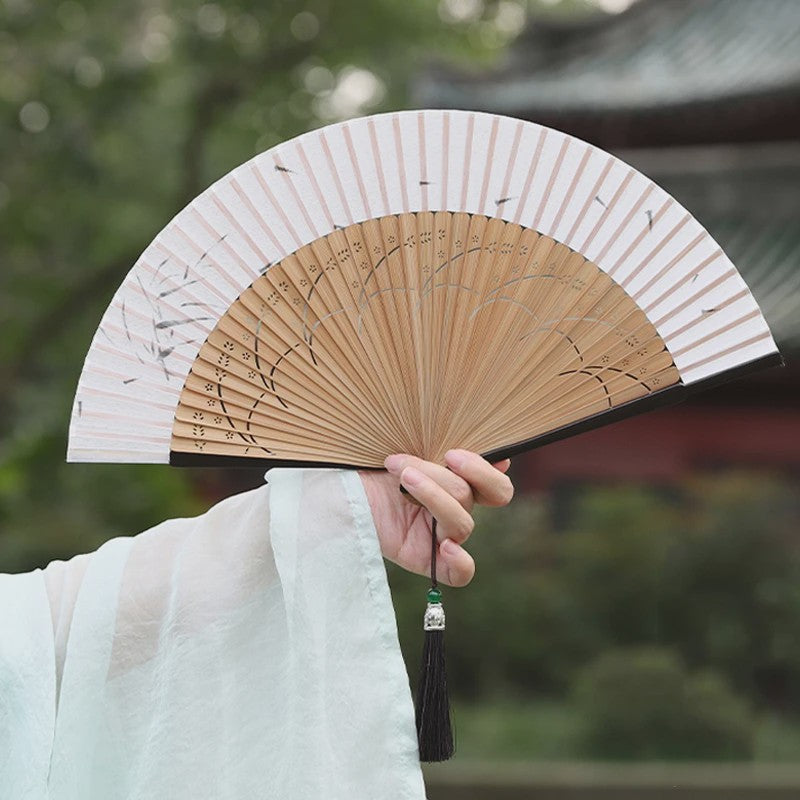 Elegante Chinese Stijl Vouwbare Handwaaier met Kwastje - Perfect voor Dans, Decoratie of Cadeau