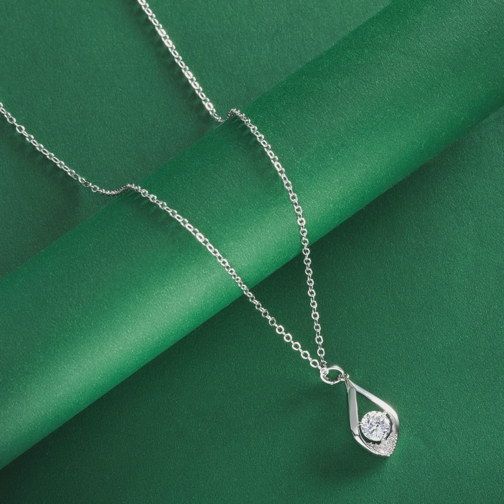 Zilveren 925 Dames Ketting met 1 Karaat Druppelvormige Moissanitehanger - Perfect Cadeau