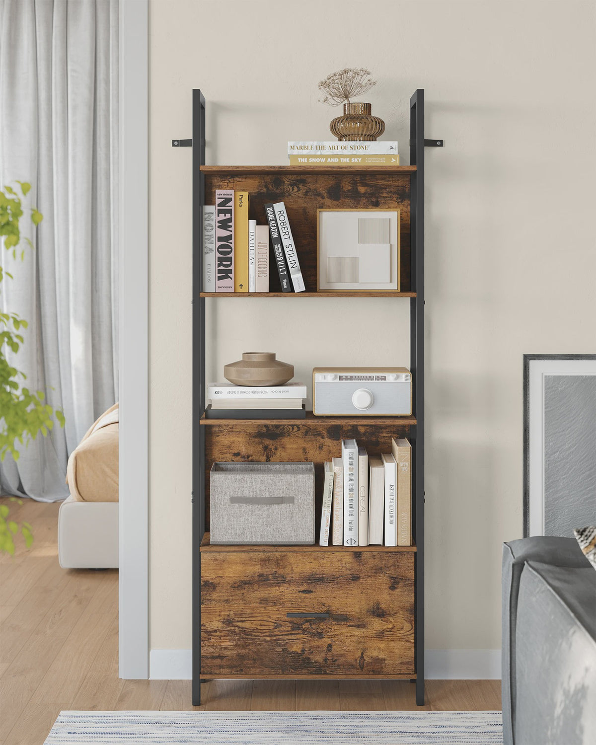 VASAGLE Industriële Boekenkast met Lade - 5 Lagen, Ladder Design, Staal Frame