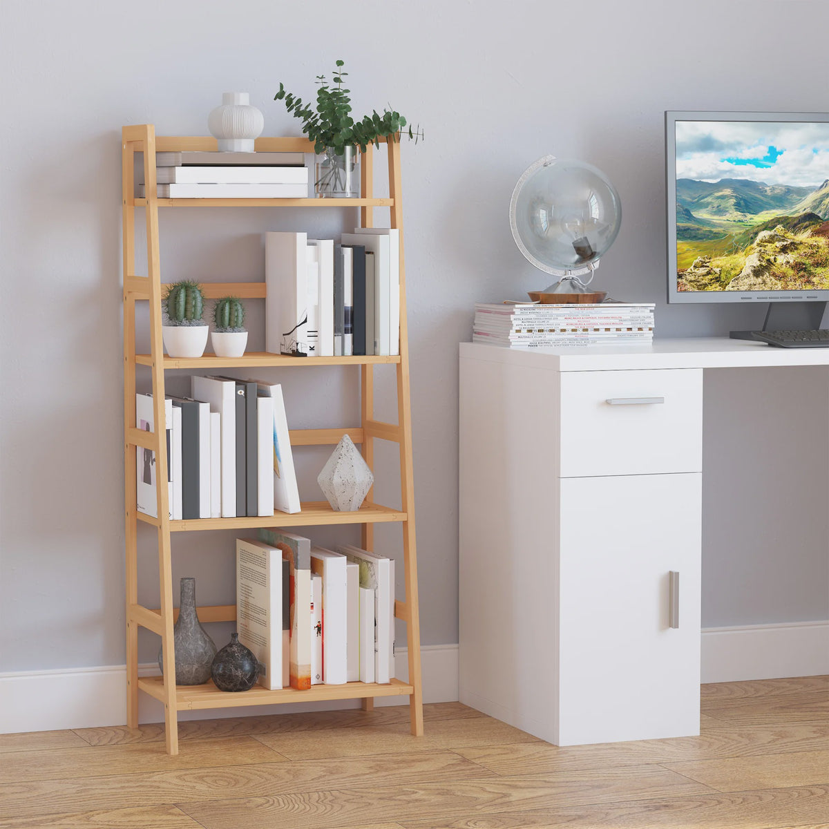 HOMCOM Bamboe Boekenkast 4 Niveaus - Stijlvolle Ladderplank 48x31.5x120 cm