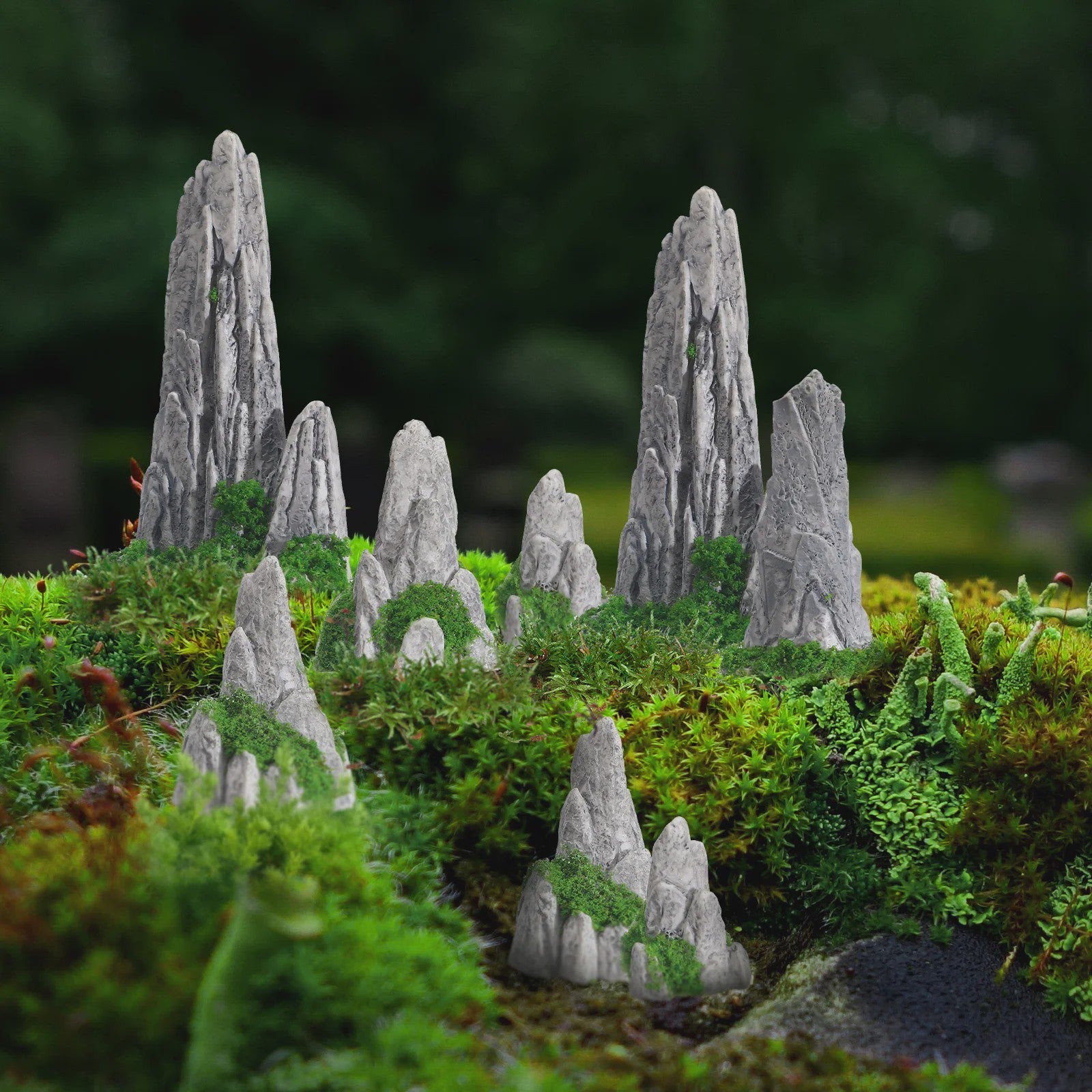 Set van 8 Decoratieve Rotsformaties met Mos voor Miniatuur Landschappen en Diorama's