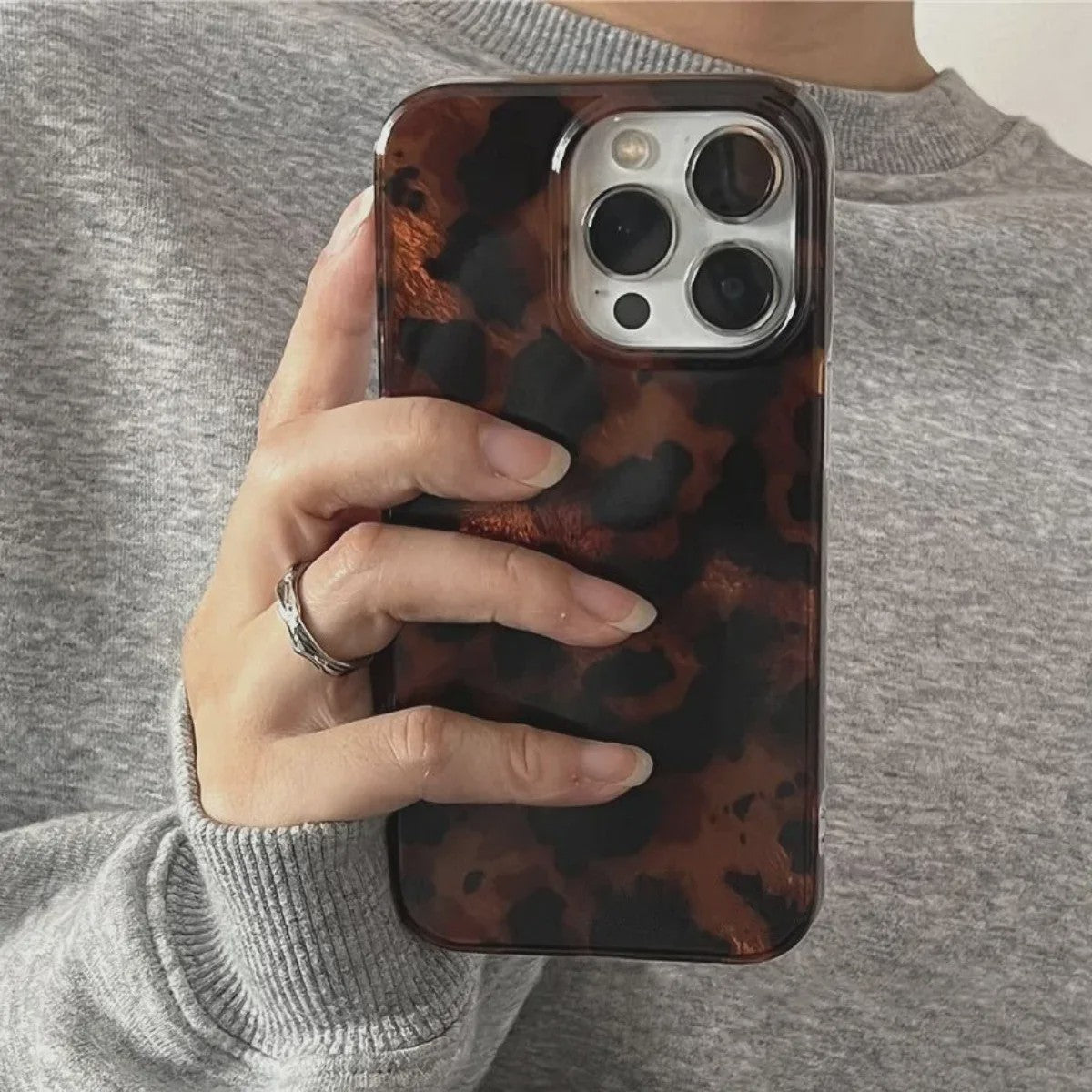 Retro Amber & Luipaard Print Hoesje voor iPhone - Stijlvolle Bescherming