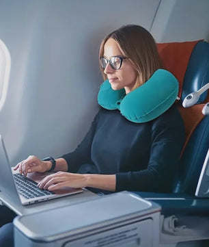 Opblaasbaar Nekkussen met Flocklaag - Compact en Zelfvullend voor Reizen