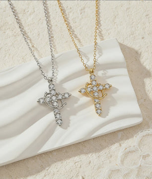 Zilverkleurige Ketting met Zirconia en Keltisch Patroon - Elegant Dames Sieraad