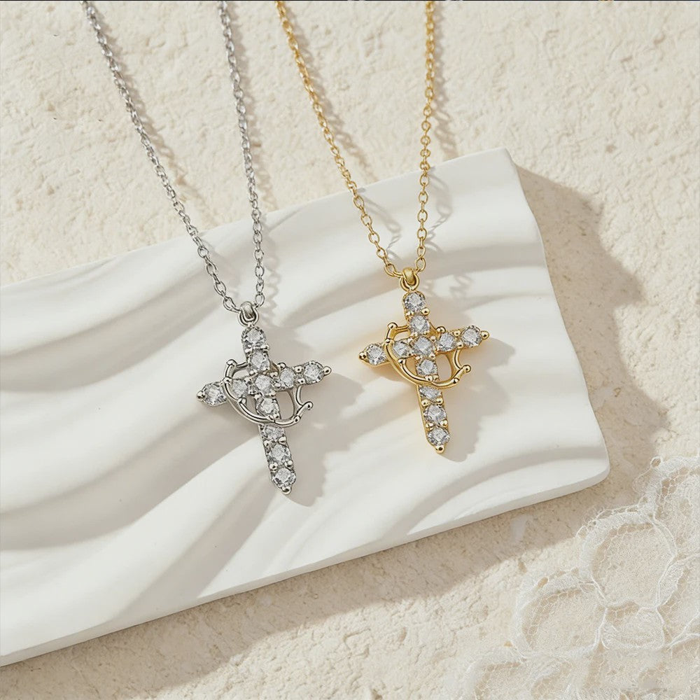 Zilverkleurige Ketting met Zirconia en Keltisch Patroon - Elegant Dames Sieraad