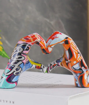 Hart Handen Sculptuur - Unieke Resin Decoratie met Abstracte Print