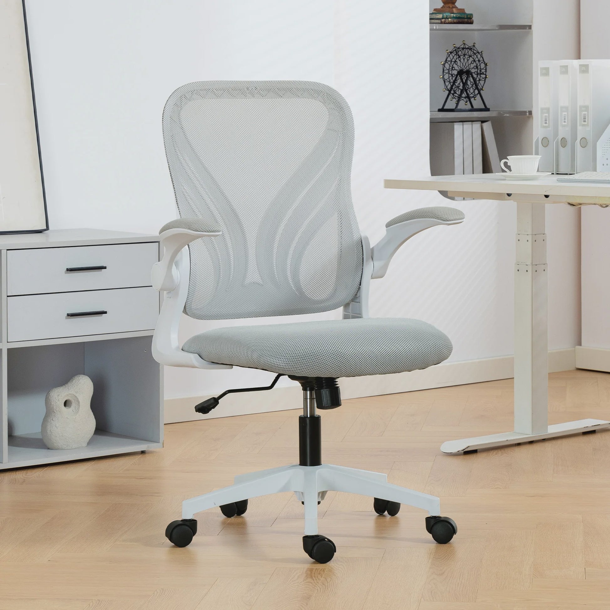 Ergonomische bureaustoel met mesh rugleuning en opklapbare armleuningen