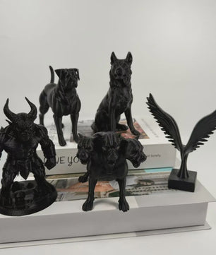 Set van 5 Unieke 3D Geprinte Zwarte Beeldjes: Weerwolf, Paard, Kat, Griffioen & Vleermuis