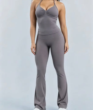 Dames Sportset: Seamless Strappy Top met Ruches & Butt Lifting Flare Leggings