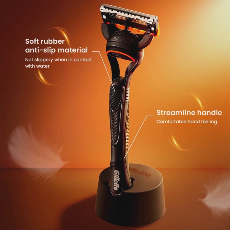 Gillette Fusion5 Scheermes Set: Handmatig Scheermes met 5 Lagen Mesjes, Handvat, 2 Reservemesjes en Standaard