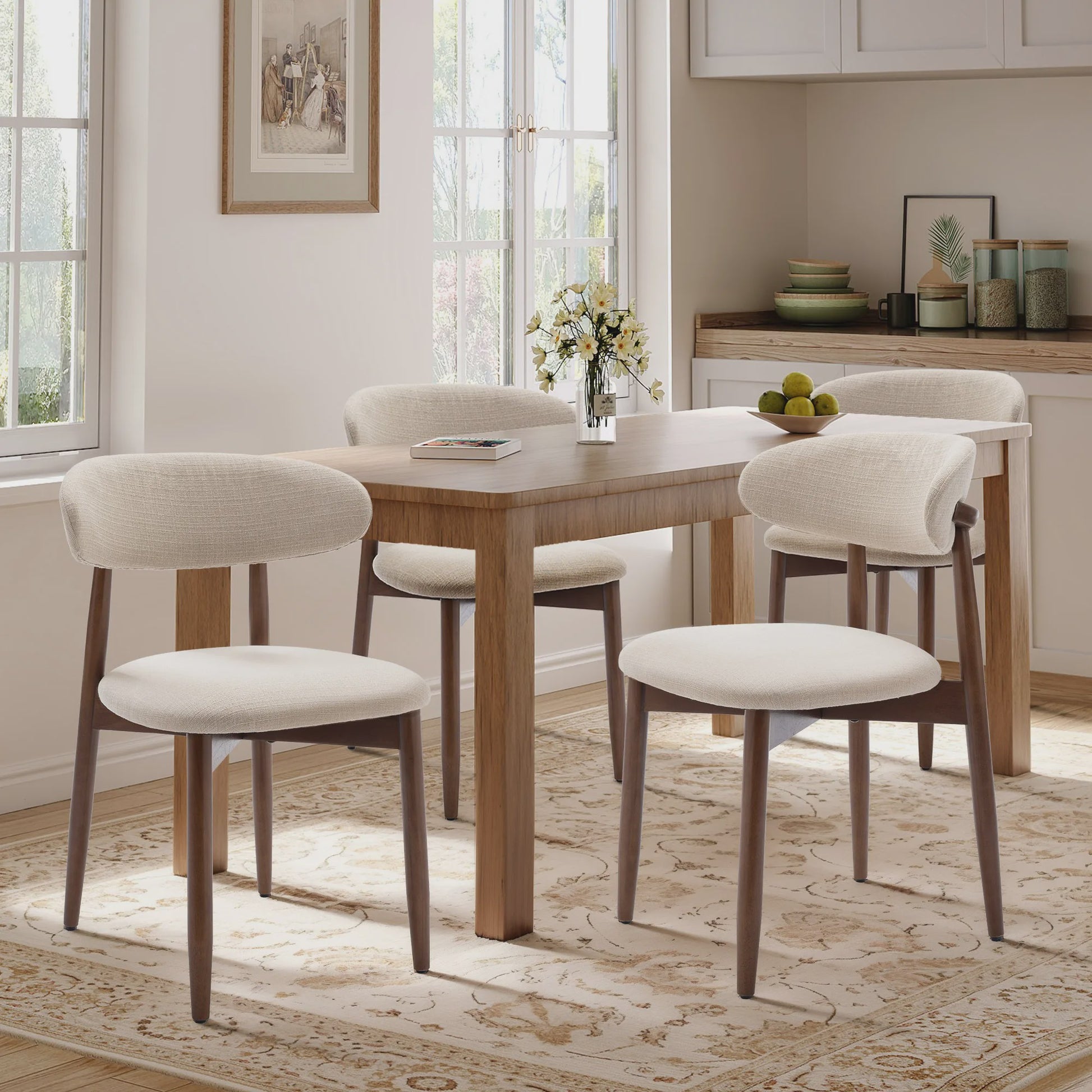 Set van 2 Beige Eetkamerstoelen - Scandinavische Stijl, Modern & Gestoffeerd met Houten Poten