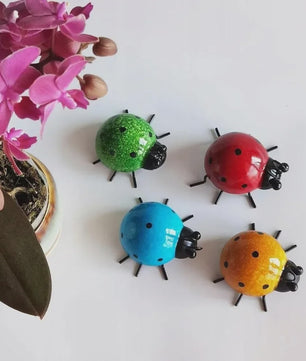 Metalen Lieveheersbeestje Muurdecoratie - Charmante Decoratie voor Binnen & Buiten