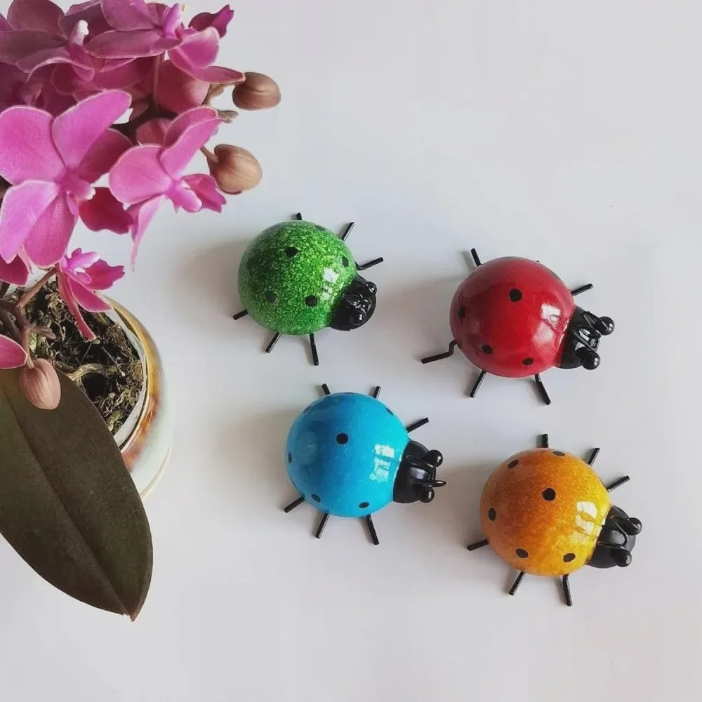 Metalen Lieveheersbeestje Muurdecoratie - Charmante Decoratie voor Binnen & Buiten