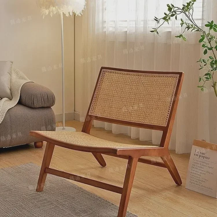 Luxe Fauteuil van Massief Hout en Rotan - Stijlvolle Relaxstoel voor Woonkamer of Balkon
