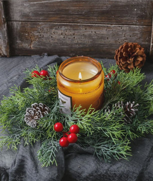 Kerst Krans met Bessen, Denneappels en Kaarsenhouder - Tafeldecoratie