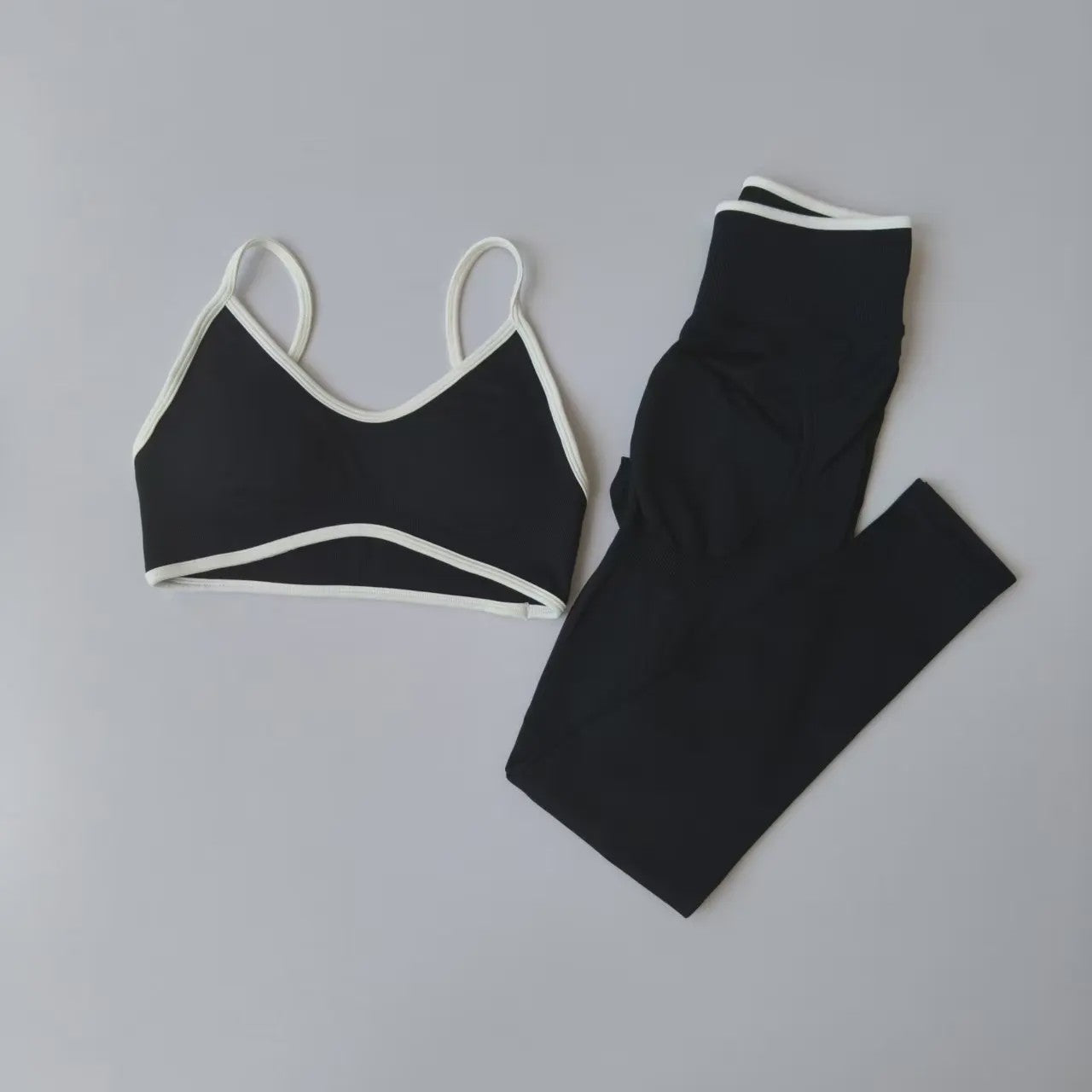 Naadloze 2-delige Sport Set: Leggings met Hoge Taille & Strappy Sport BH voor Fitness en Gym