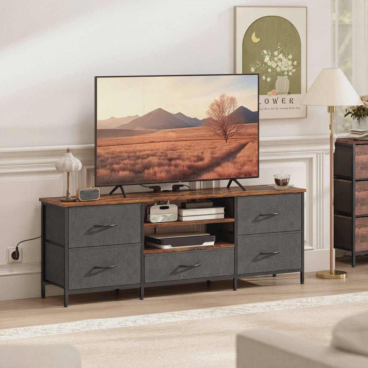 HOMCOM TV Meubel 140cm met 5 Lades, Open Planken en Laadstation - Rustiek Bruin