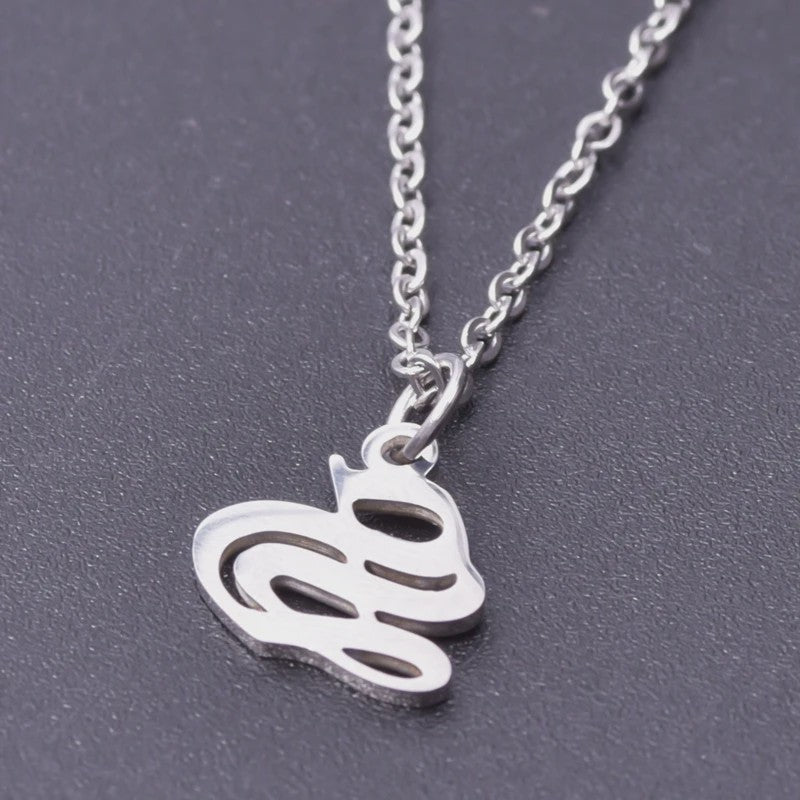 RVS Initiaal Ketting met Oude Engelse Letterhanger - 26 Letters, Perfect voor Hem, Haar of als Koppelkado