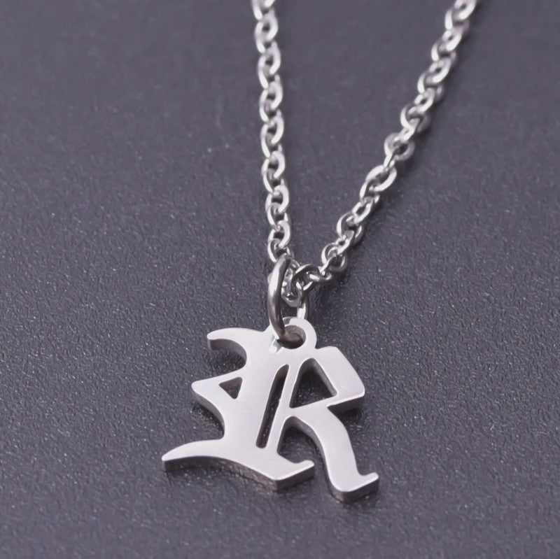 RVS Initiaal Ketting met Oude Engelse Letterhanger - 26 Letters, Perfect voor Hem, Haar of als Koppelkado