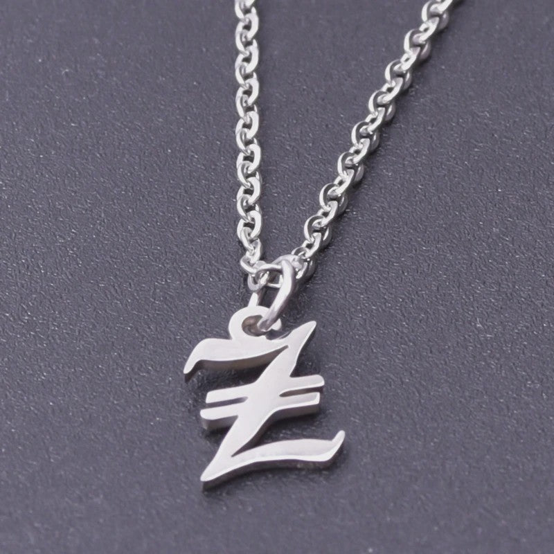 RVS Initiaal Ketting met Oude Engelse Letterhanger - 26 Letters, Perfect voor Hem, Haar of als Koppelkado