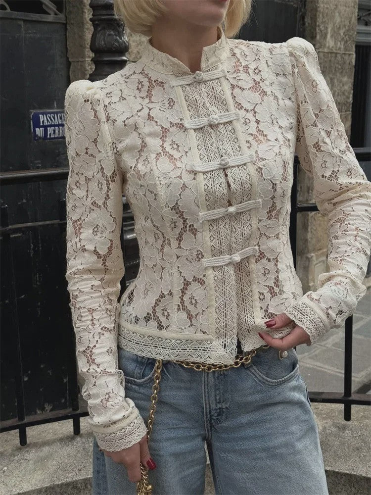 Elegante Witte Kant Blouse met Lange Mouwen en Uitgesneden Details - Dames