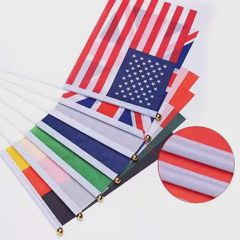Set van 5 Italiaanse Wapperende Vlaggen op Stok