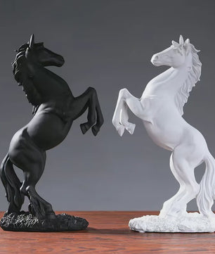 Luxe Winst Paard Statue - Stijlvolle Hars Decoratie voor Woonkamer, Kantoor & Bureau
