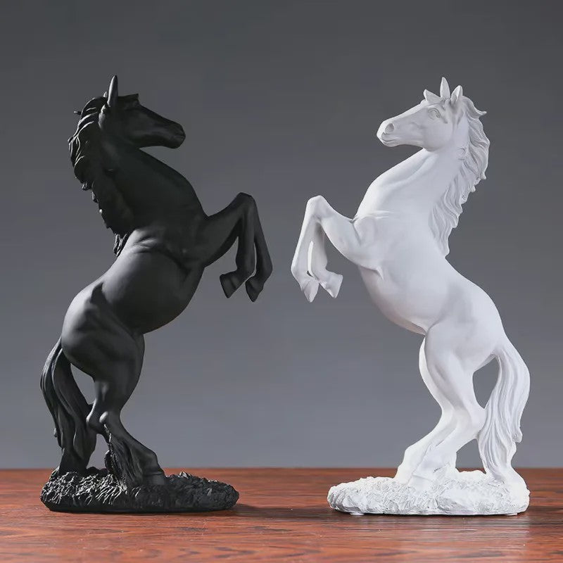 Luxe Winst Paard Statue - Stijlvolle Hars Decoratie voor Woonkamer, Kantoor & Bureau