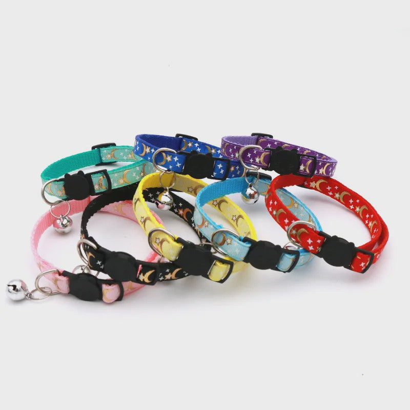 Verstelbare Kattenhalsband met Bel en Sterren/Maan Print - Veilig & Stijlvol