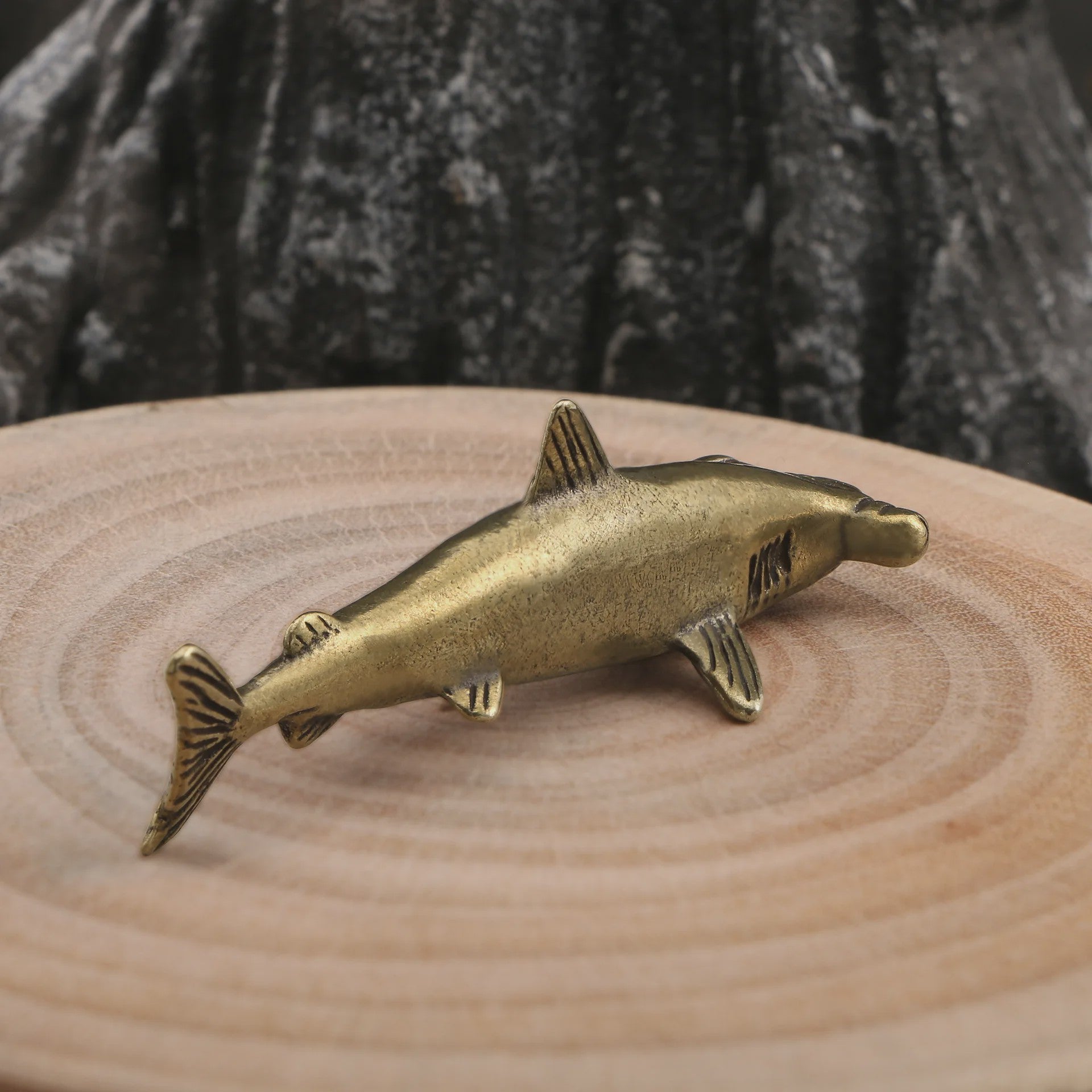 Bronzen Hamerhaai Figuur - Decoratieve Marine Souvenir voor Bureau