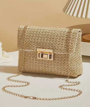 Stijlvolle Strooien Crossbody Tas met Gouden Kettingband - Perfect voor Dag en Avond