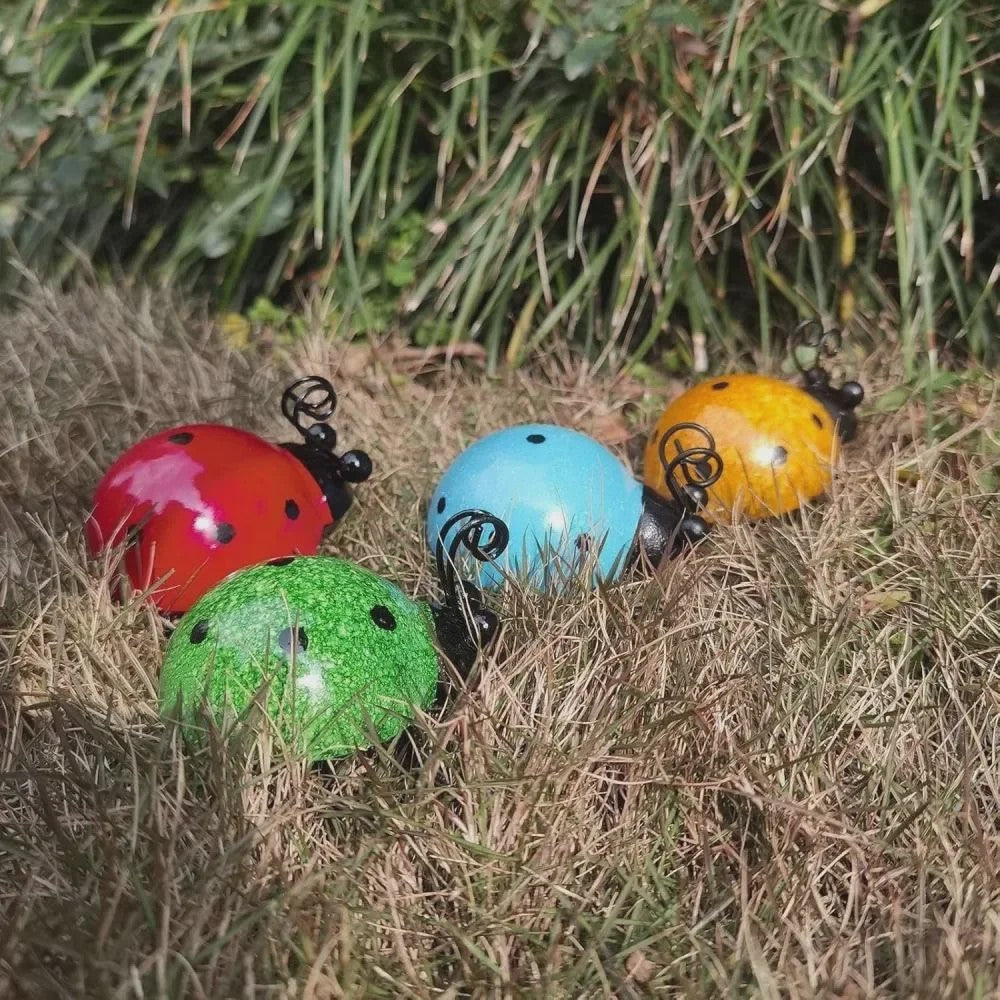 Metalen Lieveheersbeestje Muurdecoratie - Charmante Decoratie voor Binnen & Buiten