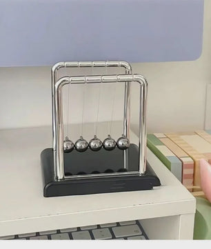 Newton's Cradle: Wetenschappelijk Pendel Speelgoed voor Bureau & Stressverlichting