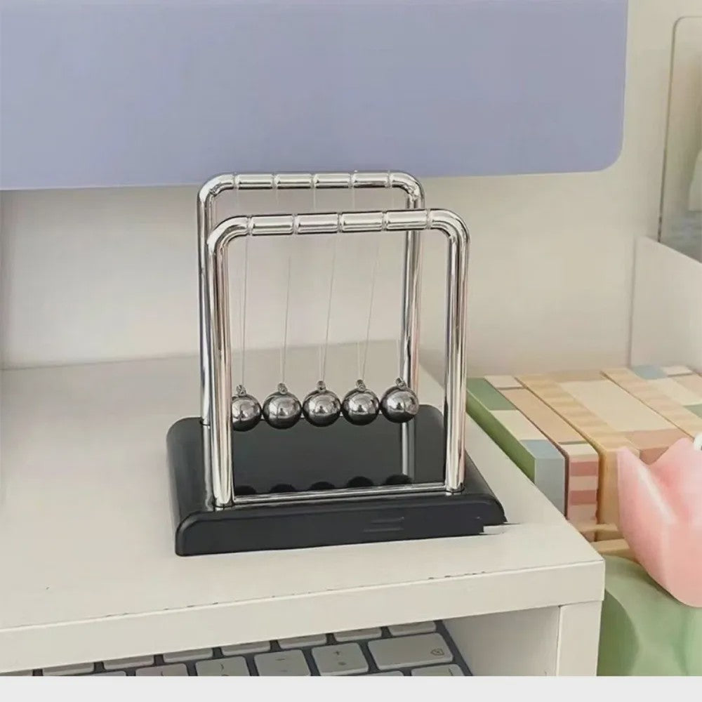 Newton's Cradle: Wetenschappelijk Pendel Speelgoed voor Bureau & Stressverlichting
