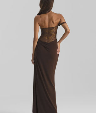 Chique Bruine Maxi Jurk met Kant en Off-Shoulder Design - Sexy Avondjurk