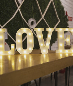 Decoratieve LED Letter & Cijfer Lampen - Creëer Sfeer met Warm Licht