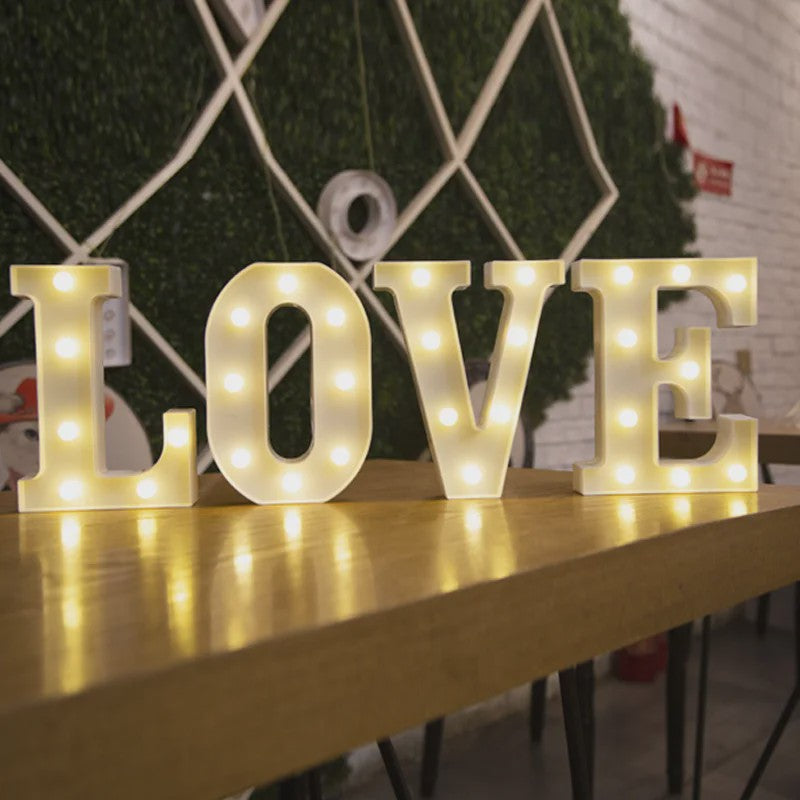 Decoratieve LED Letter & Cijfer Lampen - Creëer Sfeer met Warm Licht
