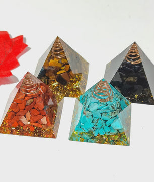 Orgonite Kristal Piramide - Energie & Meditatie Tool - Amethist & Kwarts Decoratie