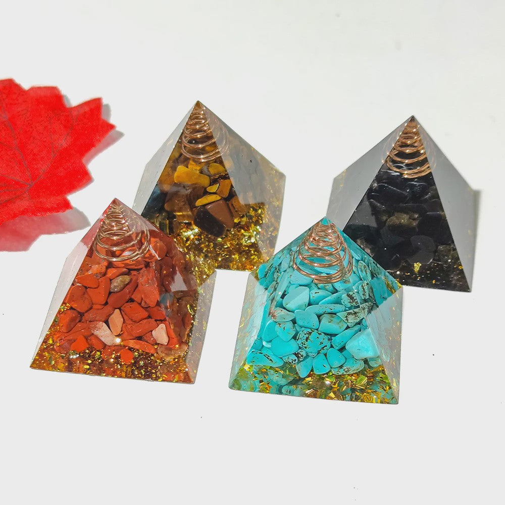 Orgonite Kristal Piramide - Energie & Meditatie Tool - Amethist & Kwarts Decoratie