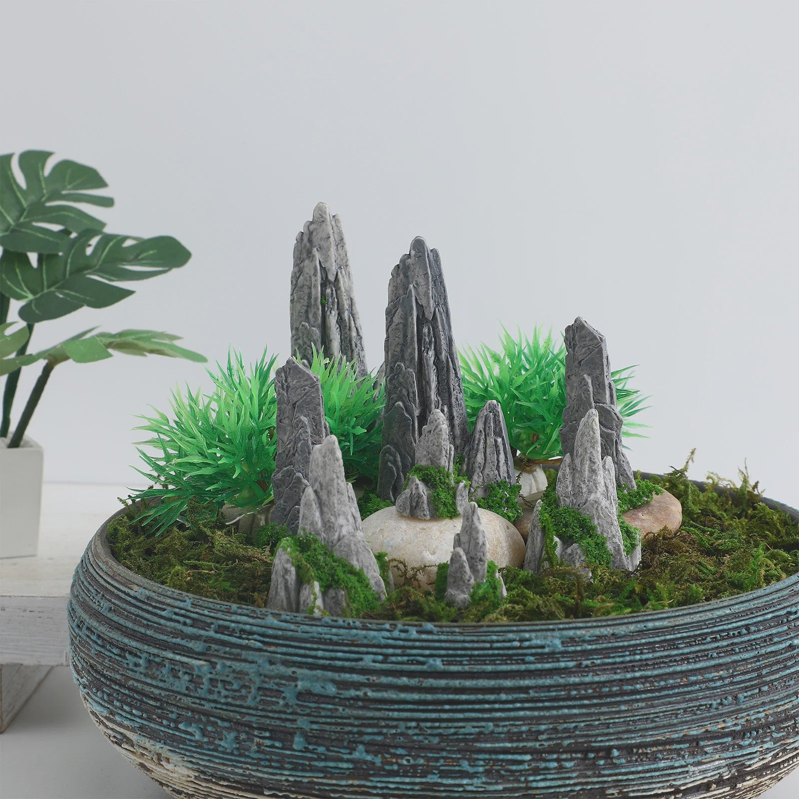Set van 8 Decoratieve Rotsformaties met Mos voor Miniatuur Landschappen en Diorama's