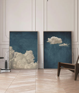 Abstracte Blauwe Wolken Poster - Minimalistische Canvas Muurkunst voor Moderne Woonkamer