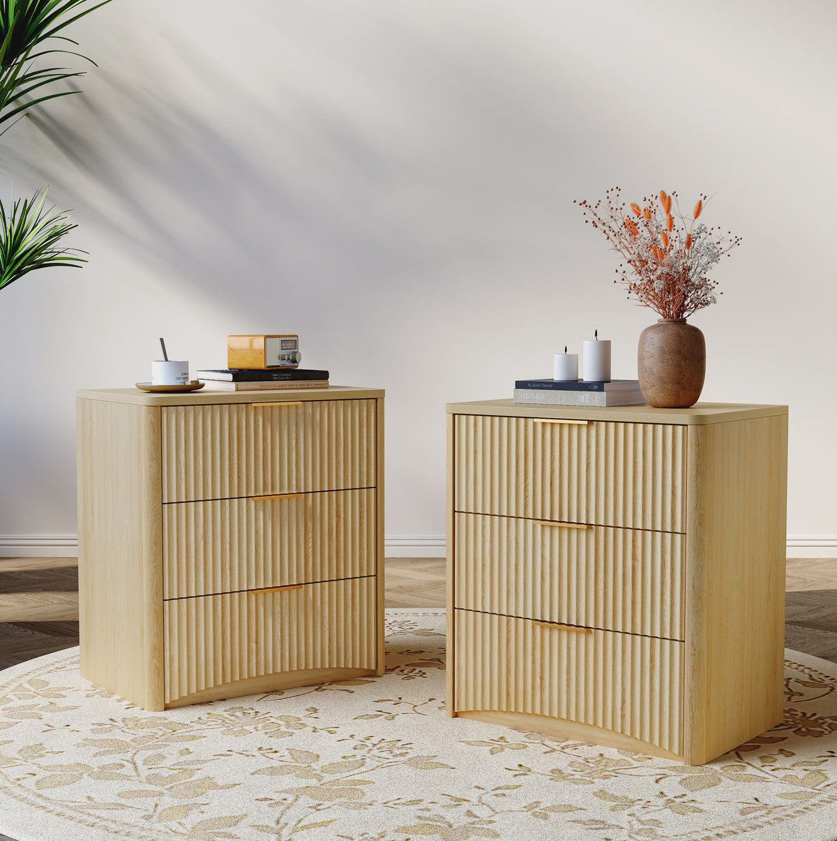 Eiken Nachtkastje met 3 Lades, Goudkleurige Handgrepen en Soft-Close Systeem - 58x38x64 cm